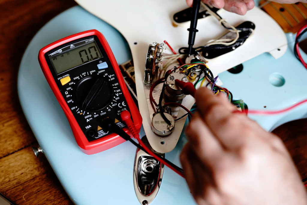 Entretien réparation guitares électriques - Ajustement Rive-Sud